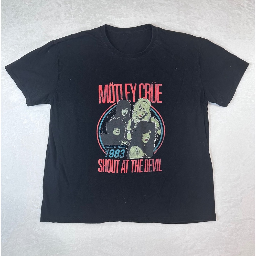 Motley Crue Shout at the Devil 1983 World Tour Graphic T-Shirt Black XL